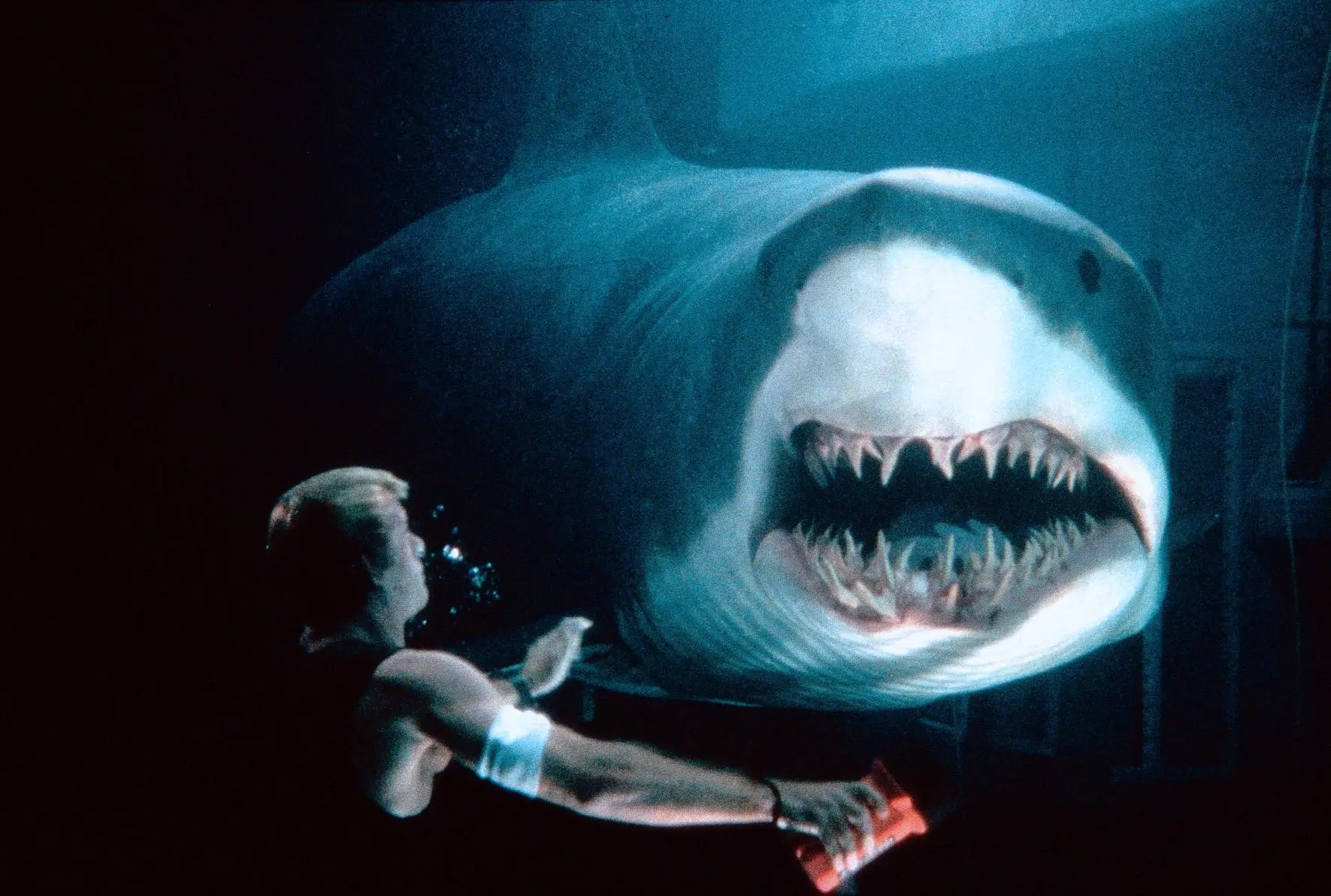 Deep Blue Sea (Steelbook, 4K-UHD+Blu-ray)
