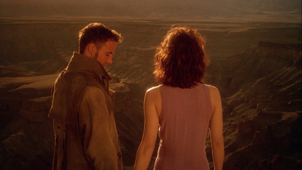 Dust Devil (Mediabook, Blu-ray + DVD) Dust Devil (Mediabook, Blu-ray + DVD)
