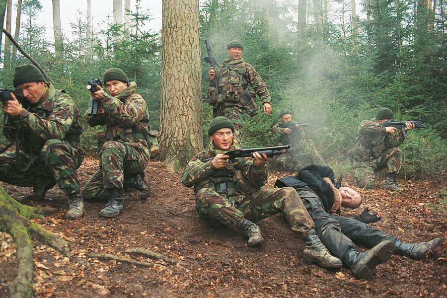 Dog Soldiers (Steelbook, 4K-UHD+Blu-ray) Dog Soldiers (Steelbook, 4K-UHD+Blu-ray)