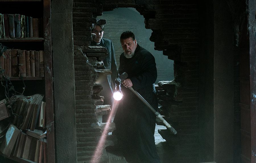 The Pope's Exorcist (DVD) Image 3
