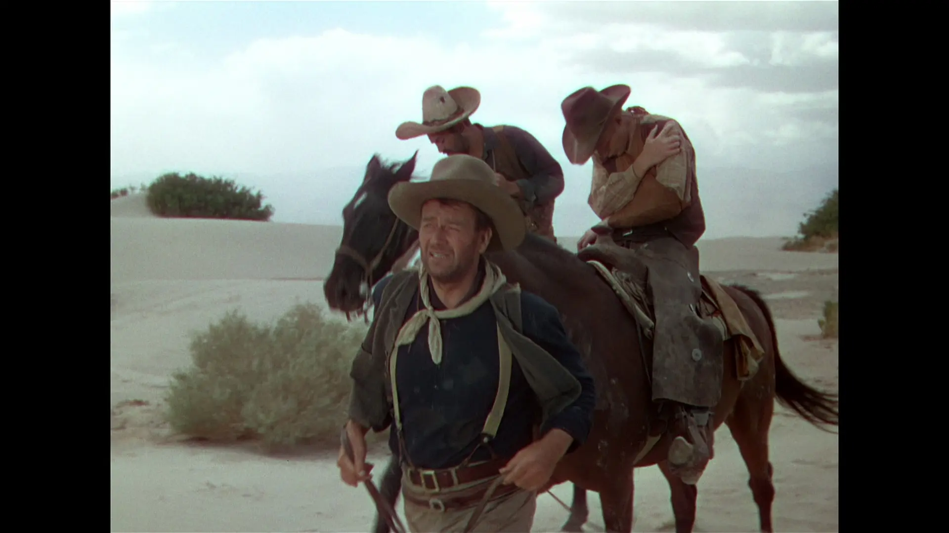 Spuren im Sand - 4K-Remastered (Mediabook, 2 Blu-rays) Spuren im Sand - 4K-Remastered (Mediabook, 2 Blu-rays)