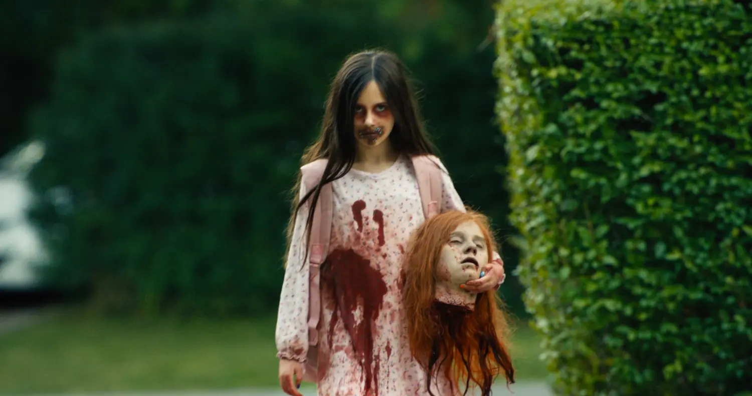Zombie-Kostüm, Blumenkleid, Kunstblut, rosa Rucksack, Halloweenkostüm